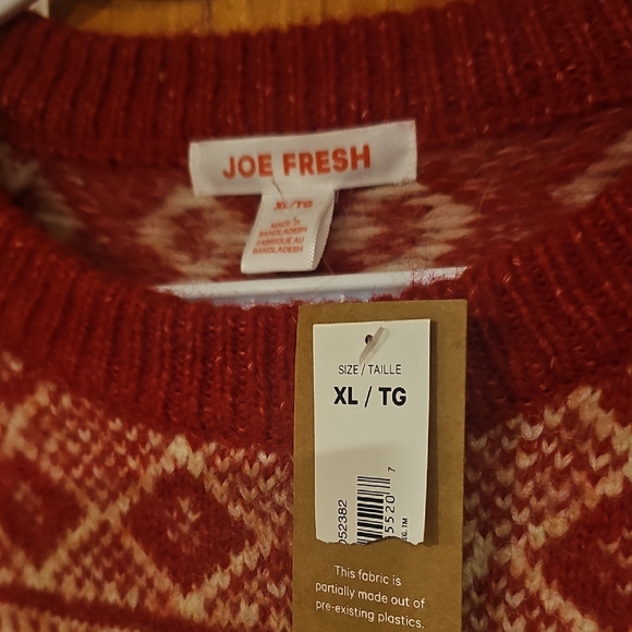 Scandinavian Style Red and Cream Knit Sweater - Picture 3 of 10